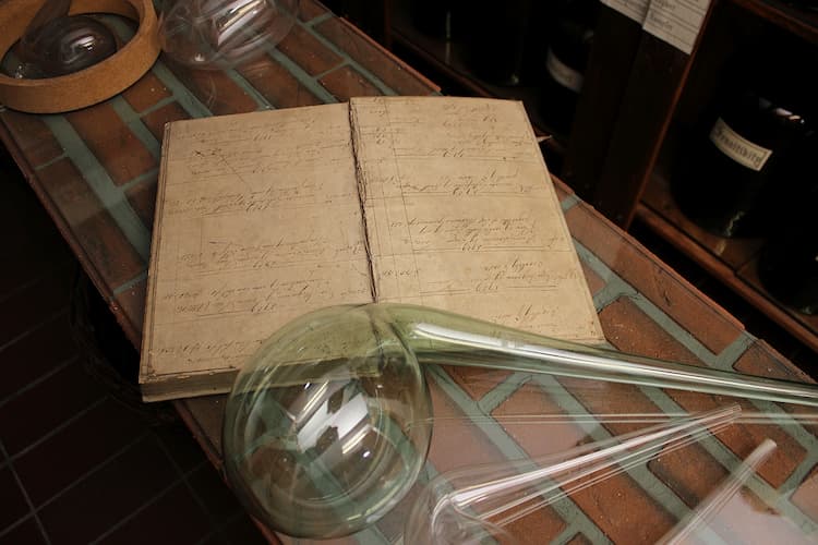 Historische Kostümführung durch das Farina Duftmuseum